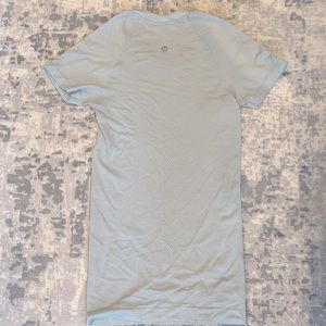 Lululemon Swiftly Tech Short Sleeve Shirt 2.0, Size 0, Powder / Light Blue Color